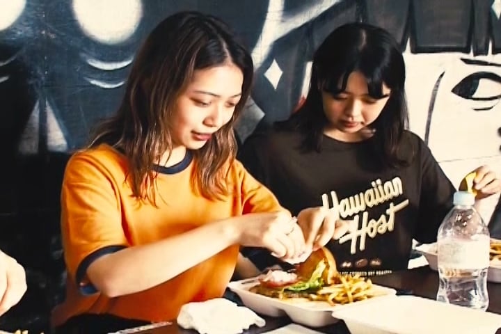 LIGHTERS「Little me」ミュージックビデオのサムネイル