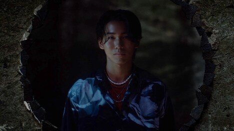 Ayumu Imazu「Stranger」ミュージックビデオより。