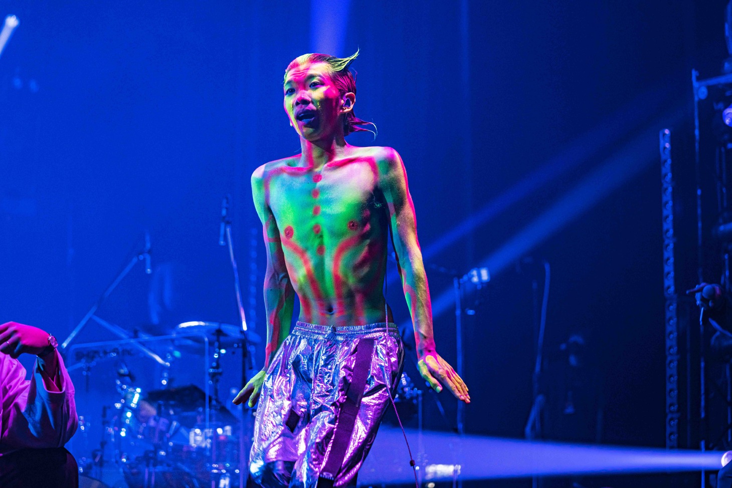 勢喜遊（Dr / King Gnu）