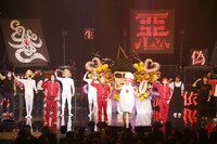 トリプルアンコールで「MUCC体操特別版」を披露する出演者たち。（Photo by Susie）