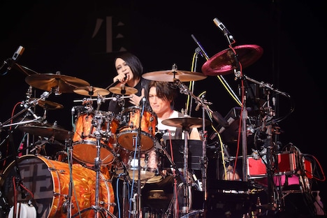 逹瑯(Vo)とSATOち(Dr)。(Photo by Susie)