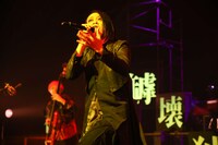 逹瑯（Vo）（Photo by Susie）