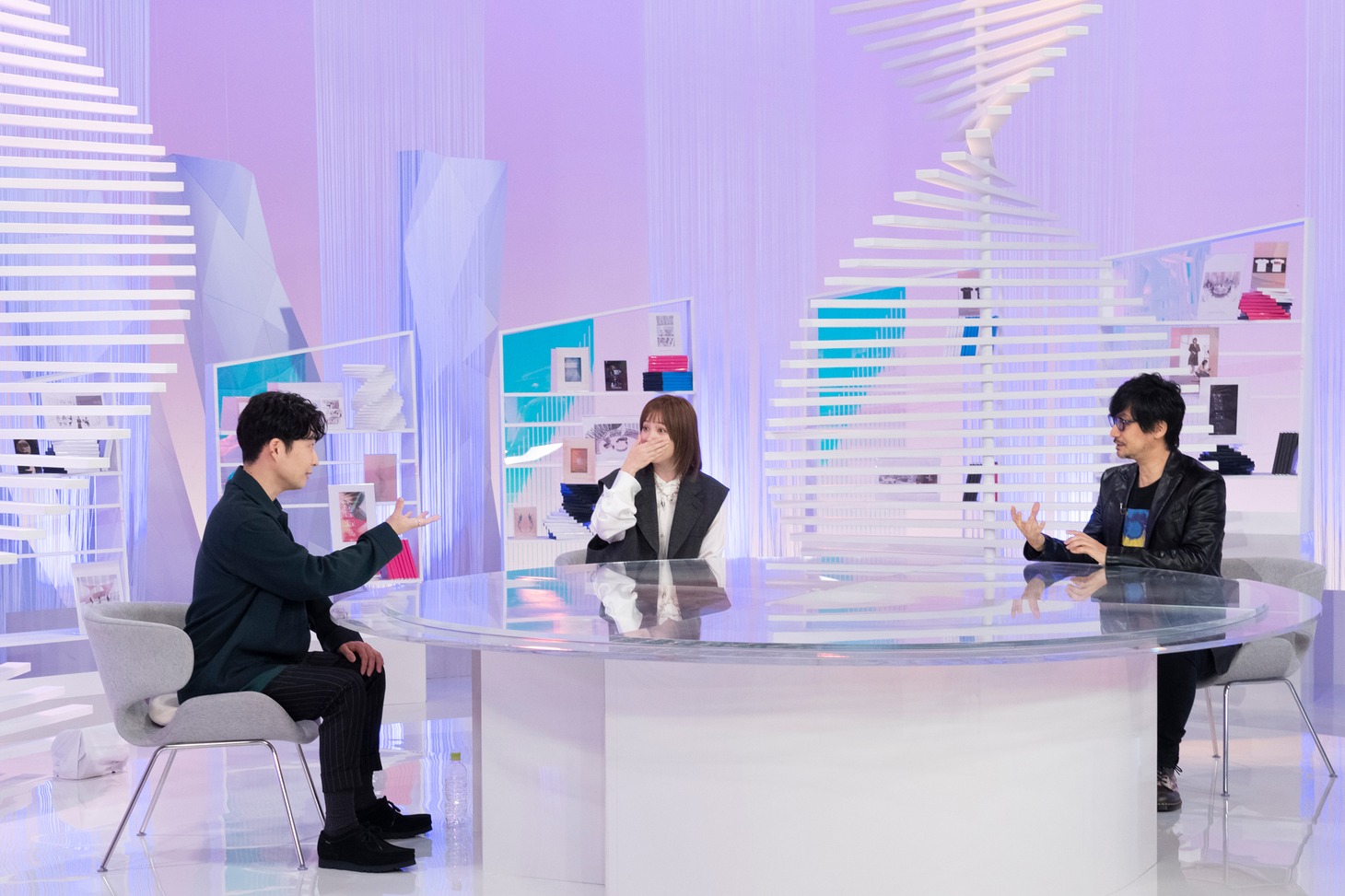 左から星野源、本田翼、小島秀夫監。（提供：NHK）