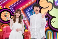 左から指原莉乃、川島明（麒麟）。(c)MBS