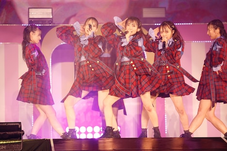 永田詩央里のセンター曲「ワタシアクセント」を初披露する≠ME。(c)YOANI