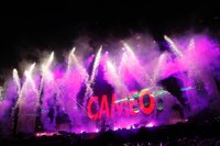 火花を前にパフォーマンスする=LOVE。(c)YOANI