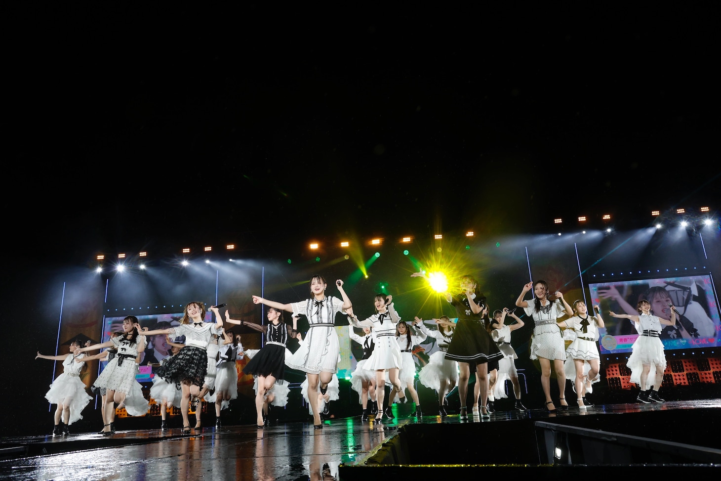 「イコノイフェス2021」夜の部の様子。(c)YOANI