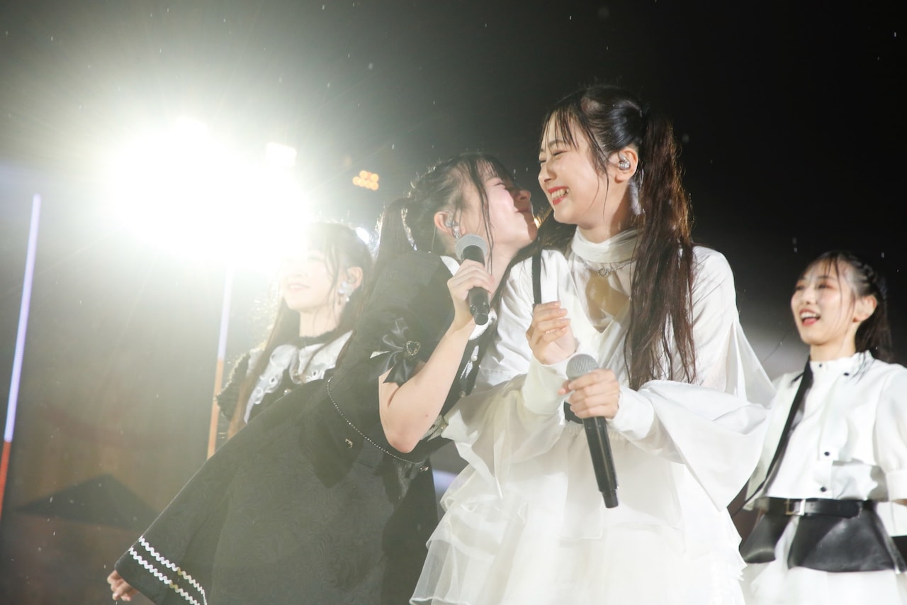 左から齊藤なぎさ、尾木波菜。(c)YOANI - =LOVEと≠ME「イコノイフェス