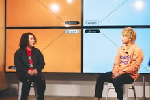 左から谷口鮪（KANA-BOON）、手越祐也。