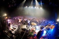 ネクライトーキーのライブの様子。（撮影：橋本塁）