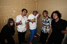 左からMIYA、向井秀徳、石野卓球、吉兼聡、松下敦。（撮影：菊池茂夫）