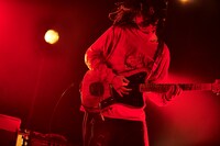 さかしたひかる（Vo, G）（撮影：後藤倫人）