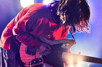 さかしたひかる（Vo, G）（撮影：後藤倫人）