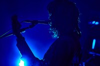 さかしたひかる（Vo, G）（撮影：後藤倫人）