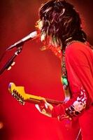 さかしたひかる（Vo, G）（撮影：後藤倫人）