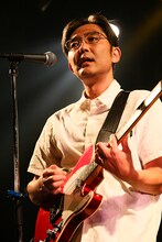 向井秀徳（ZAZEN BOYS）（撮影：菊池茂夫）