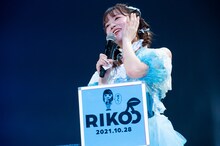 チャームポイントを問われて「左側のフェイスライン。だから自撮りは左から撮ります」と説明する中山莉子。