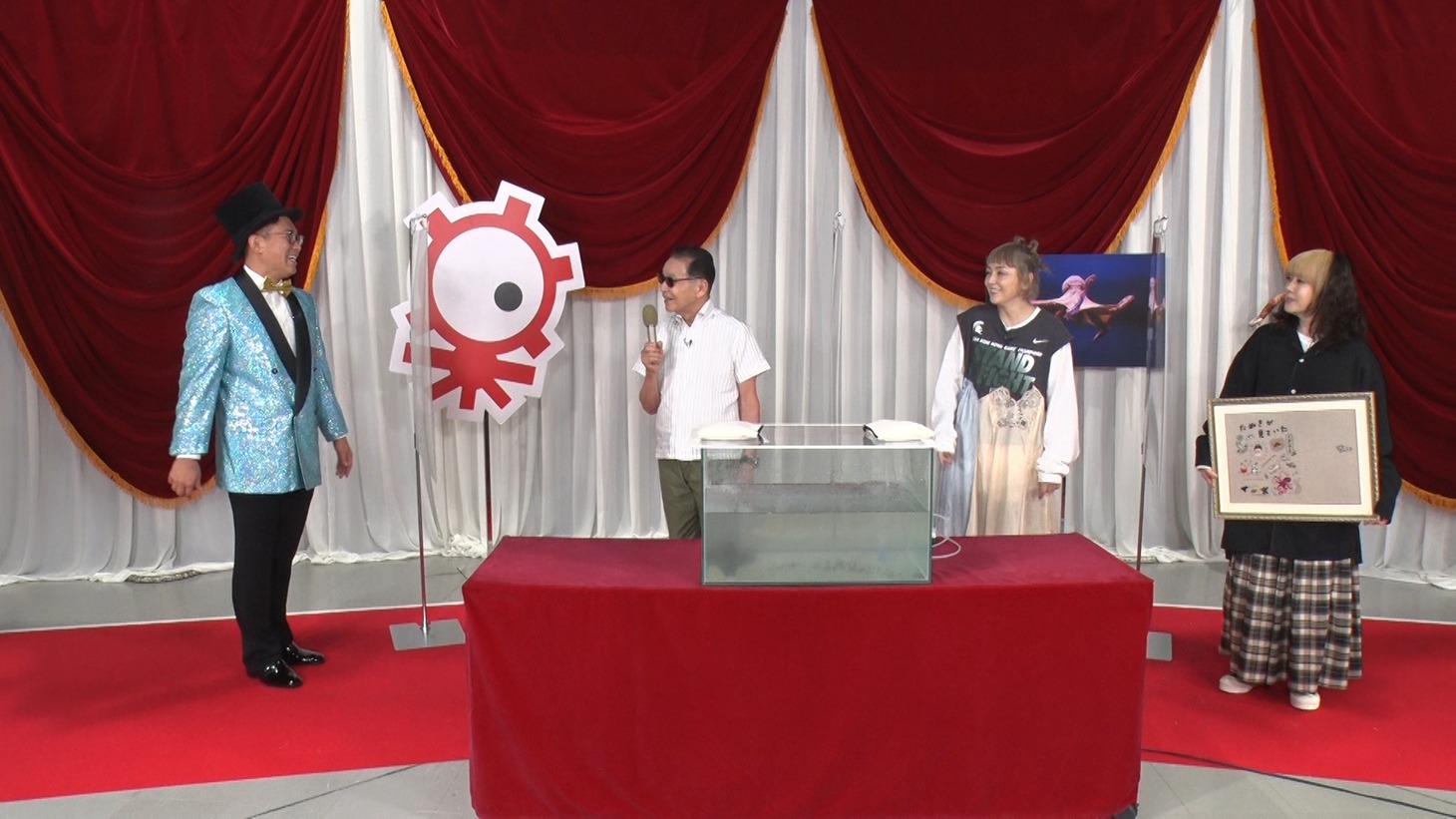 左からビビる大木、タモリ、PUFFY。(c)テレビ朝日