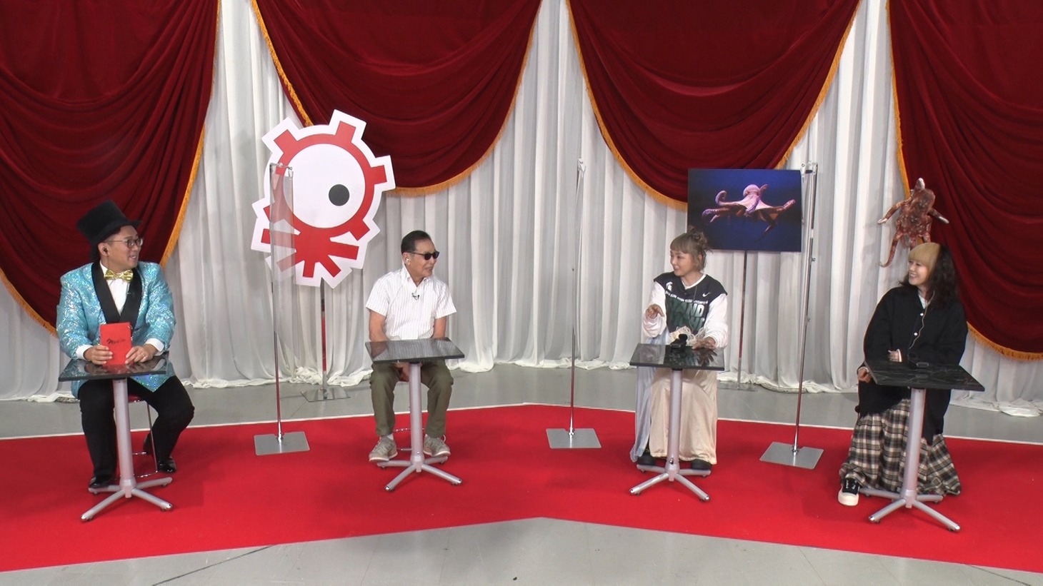左からビビる大木、タモリ、PUFFY。(c)テレビ朝日