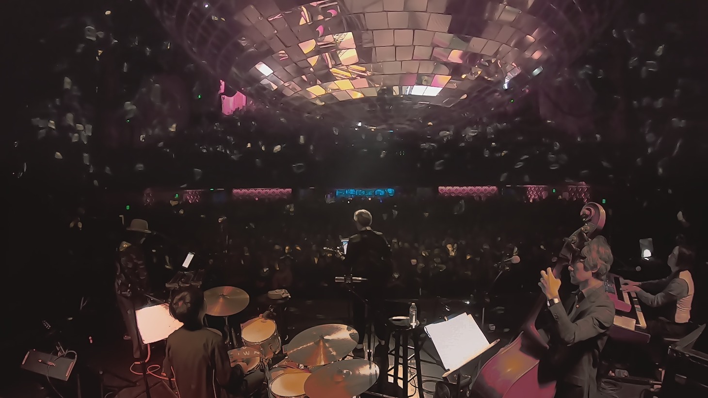 「SAYONARA AMERICA」より。 (c)2021“HARUOMI HOSONO SAYONARA AMERICA”FILM PARTNERS
