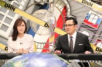 左から小澤陽子、有田哲平（くりぃむしちゅー）。 (c)フジテレビ