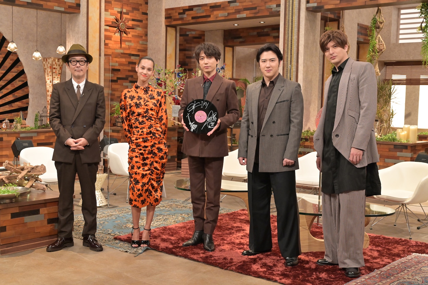 左からリリー・フランキー、水原希子、山崎育三郎、尾上松也、城田優。（写真提供：NHK）