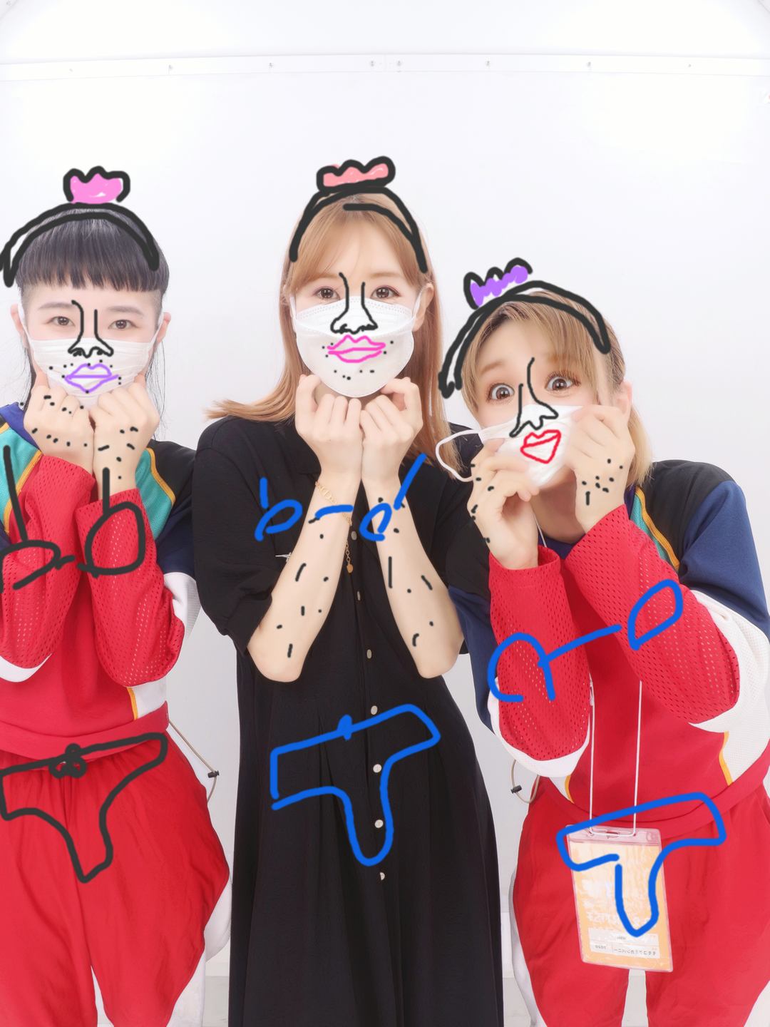 左からリンリン、柏木由紀、モモコグミカンパニー。
