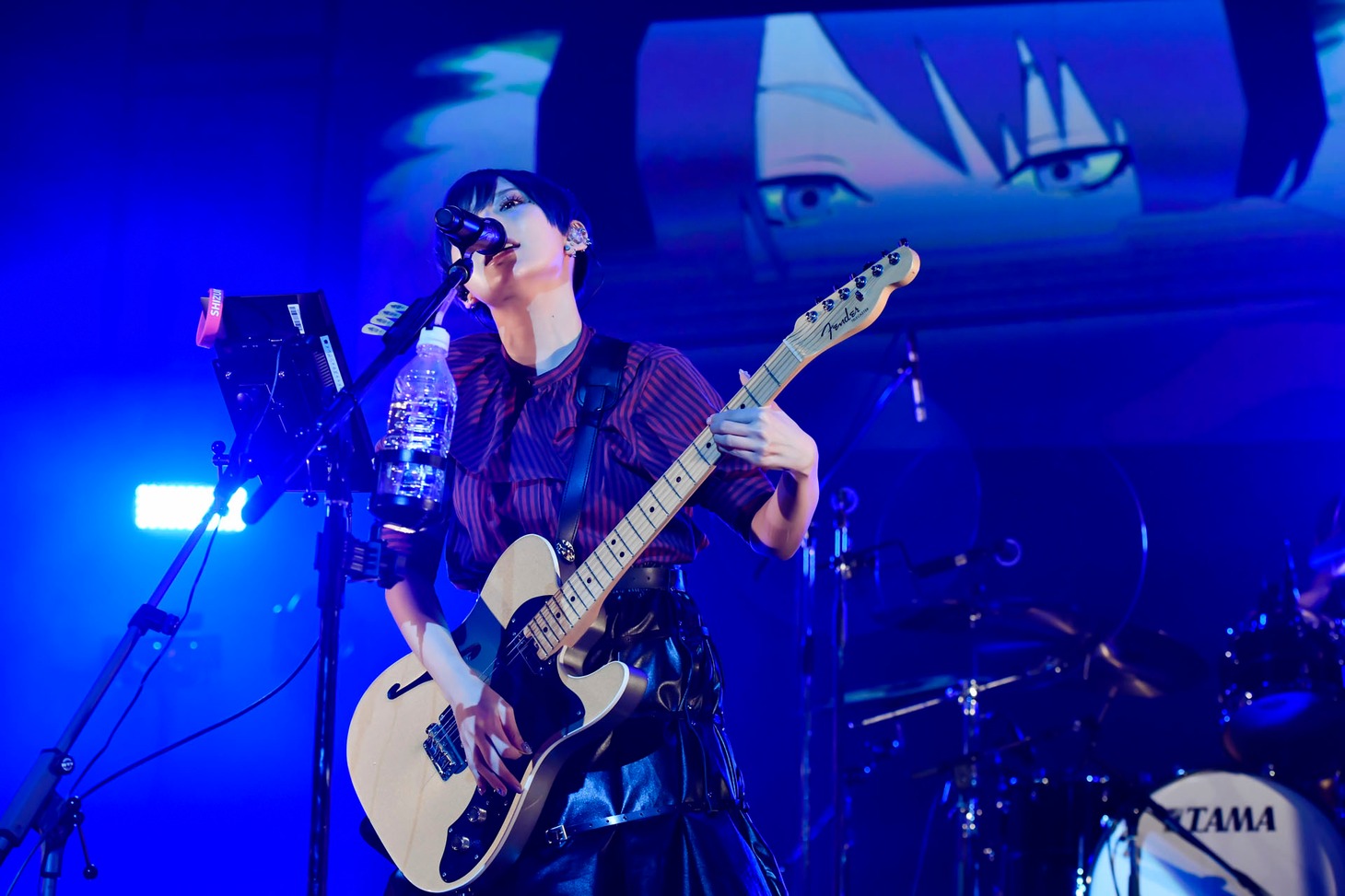 ポルカドットスティングレイ「ポルカドットスティングレイ 2021 教祖爆誕 TOUR」東京・Zepp Tokyo公演より雫（Vo, G）。（Photo by AZUSA TAKADA）