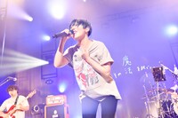 雫（Vo, G）（Photo by AZUSA TAKADA）