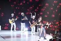 「百田夏菜子ソロコンサート Talk With Me ～シンデレラタイム～」の様子。（撮影：高田真希子）