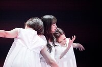 「百田夏菜子ソロコンサート Talk With Me ～シンデレラタイム～」の様子。（撮影：上飯坂一）