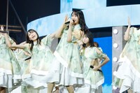 上村ひなの（中央）（撮影：上山陽介）