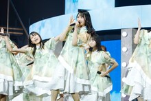 上村ひなの（中央）（撮影：上山陽介）