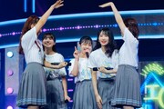 「ソンナコトナイヨ」を披露する日向坂46。（撮影：上山陽介）