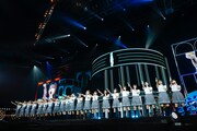 「約束の卵2020」を披露する日向坂46。（撮影：上山陽介）