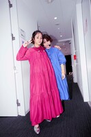 左から藤原さくら、Rei。（撮影：上飯坂一）