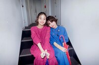 左から藤原さくら、Rei。（撮影：上飯坂一）