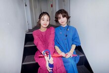 左から藤原さくら、Rei。（撮影：上飯坂一）