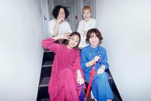 左から時計回りに真船勝博（B / FLOWER FLOWER）、山口美代子（Dr / BimBamBoom、THE LIPSMAX）、Rei、藤原さくら。（撮影：上飯坂一）