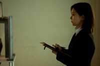 山口まゆ (c)2022「真夜中乙女戦争」製作委員会