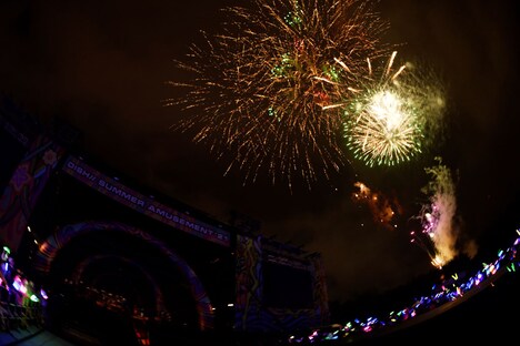 DISH//のコニファーフォレスト公演の様子。