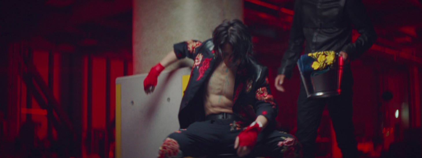 女王蜂「KING BITCH」ミュージックビデオより。