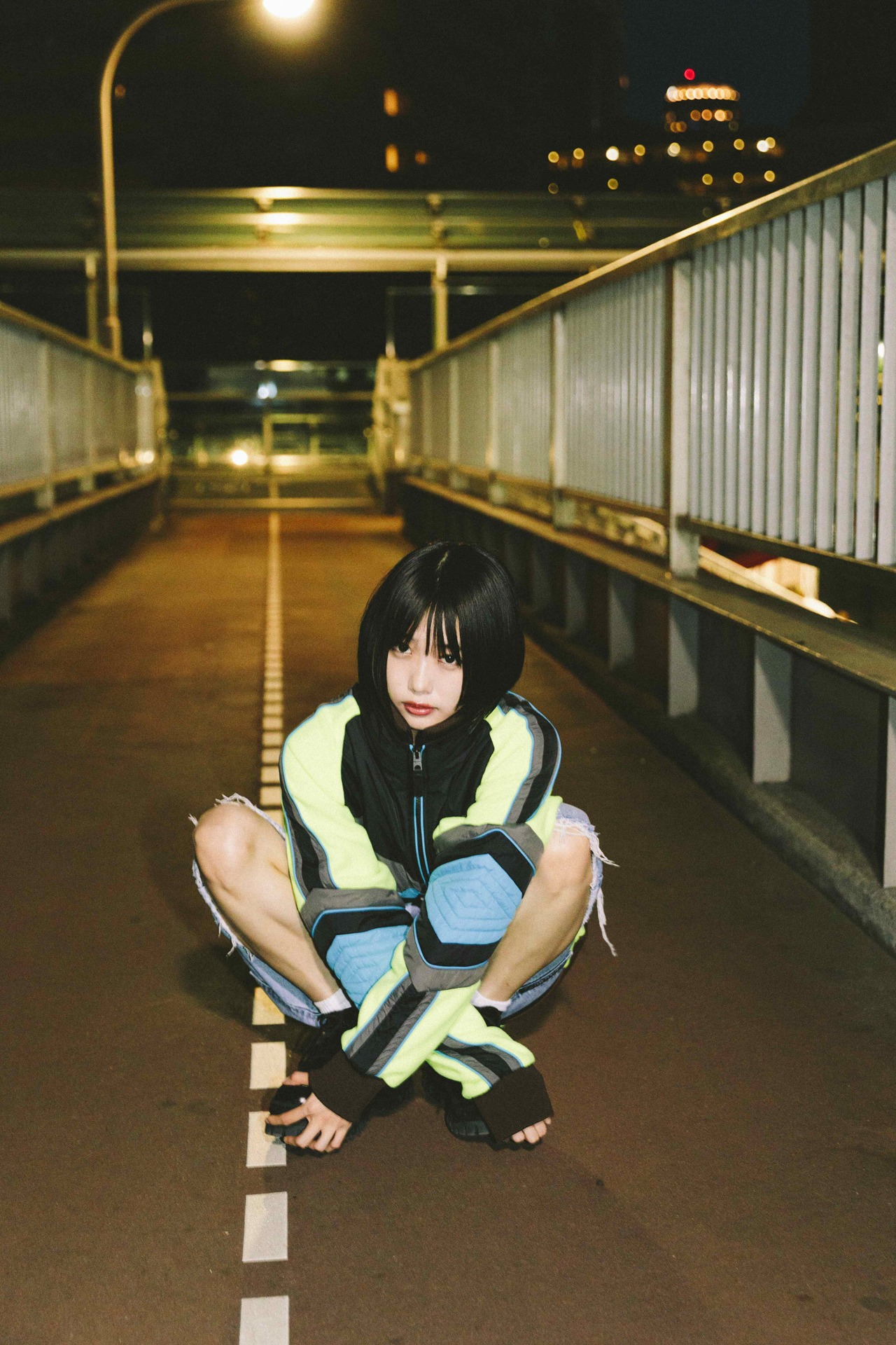 「あの夜」より、あのの誌面カット。