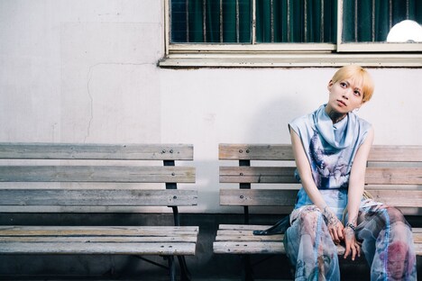 「あの夜」より、木下百花の誌面カット。