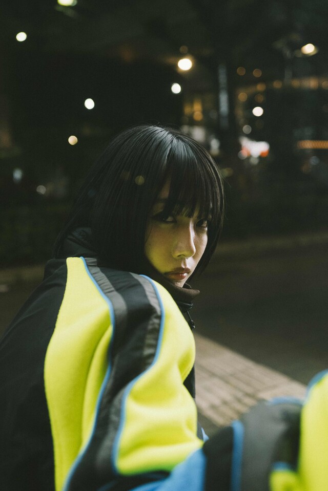 「あの夜」より、あのの誌面カット。