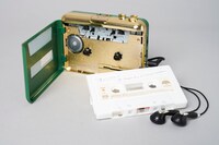 東京事変「総合」の特典「MOONWALKマン」と「噂のミックステープ」。