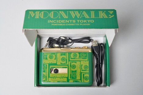 東京事変「総合」UNIVERSAL MUSIC STORE限定盤コンプリートセットの特典ポータブルカセットプレイヤー「MOONWALKマン」。
