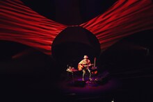 山崎まさよし「YAMAZAKI MASAYOSHI"ONE KNIGHT STAND TOUR 2021"」の様子。