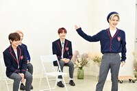 人気画像7位は「INIのバラエティリーダーは誰？テレビ初の冠特番でムチャぶりに対応『やっぱりINIって面白いグループ』」より、松田迅による他己紹介の様子。