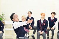 人気画像4位は「INIのバラエティリーダーは誰？テレビ初の冠特番でムチャぶりに対応『やっぱりINIって面白いグループ』」より、他己紹介に挑む後藤威尊。